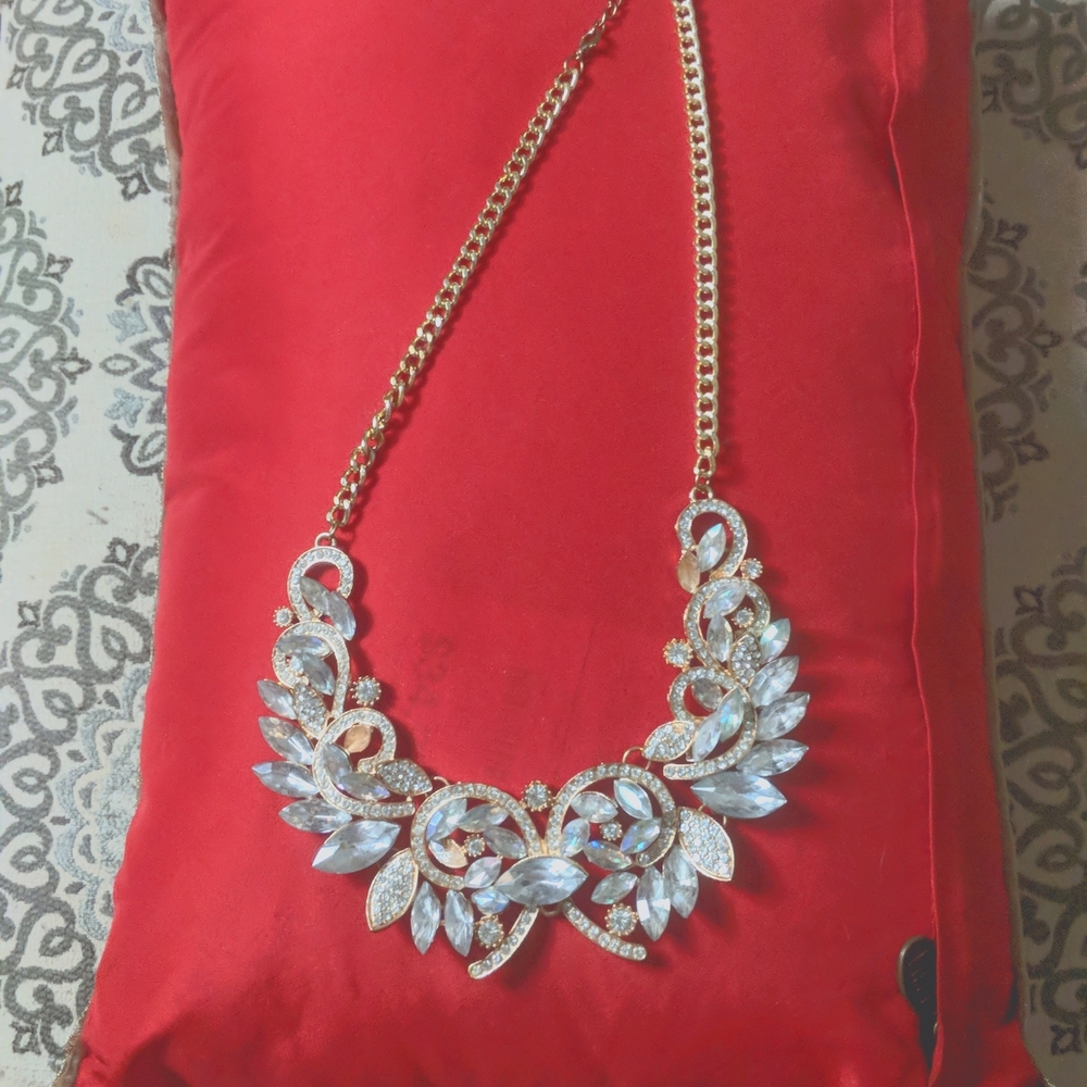 20" BEAUTIFUL STATEMENT NECKLACE